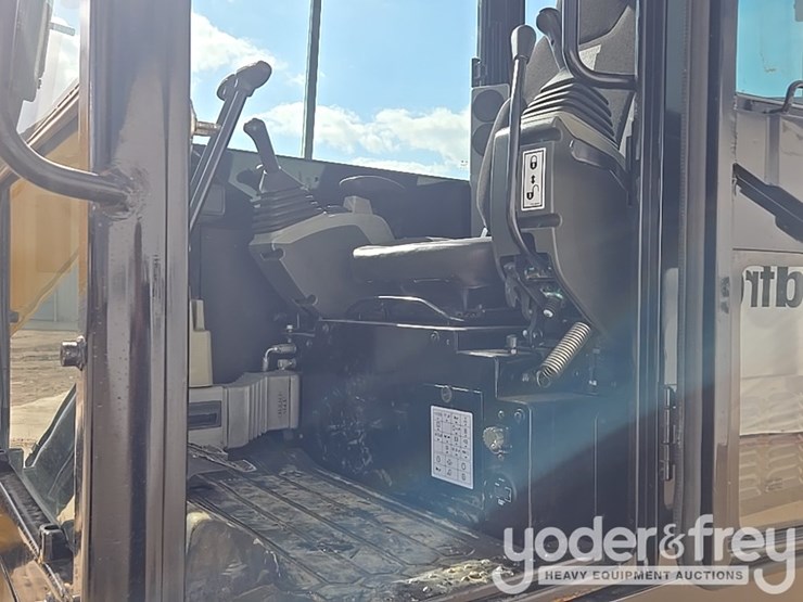 2018-caterpillar-305.5-image-84