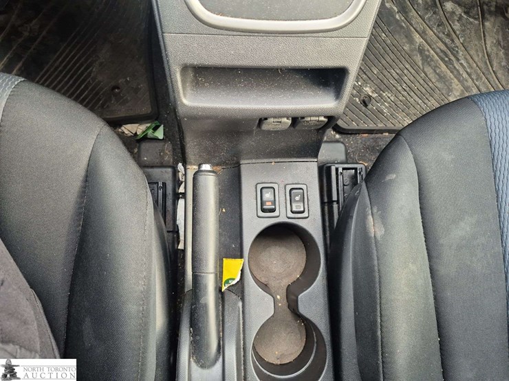 2014-mazda-mazda5-image-21