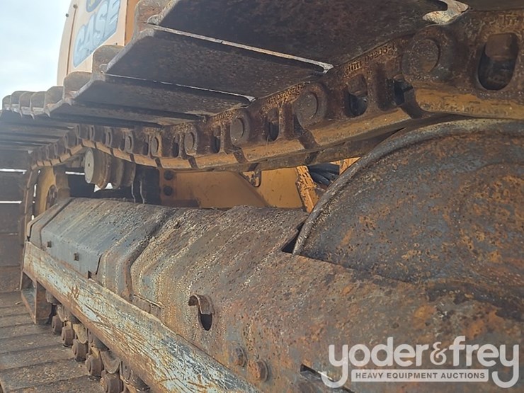 2016-case-750m-image-22