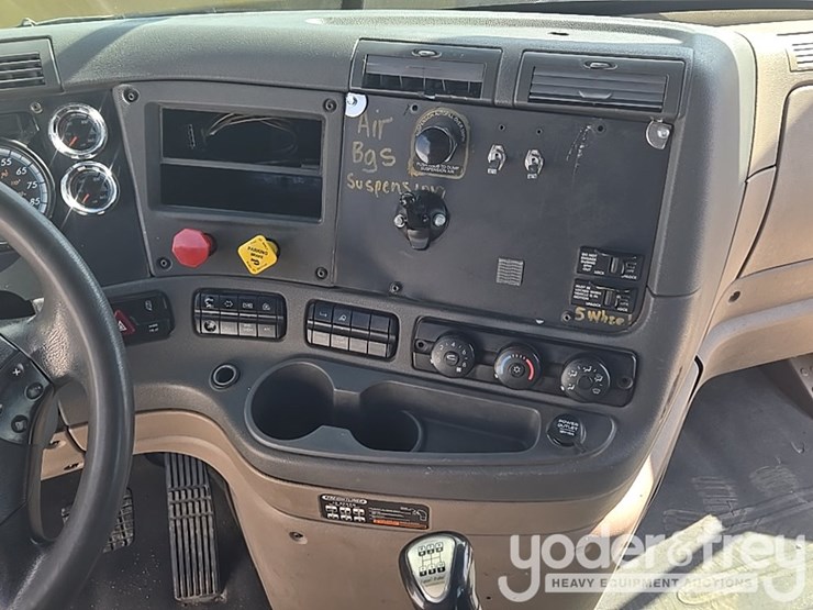 2014-freightliner-cascadia-113-image-104