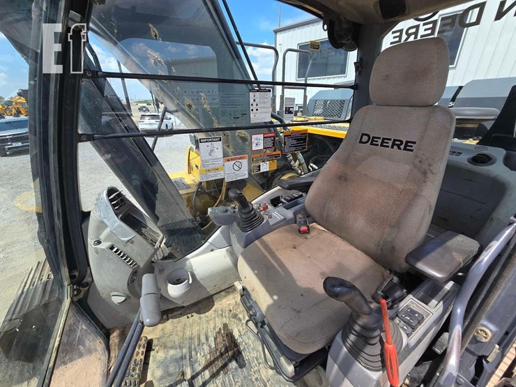 2018-deere-250g-lc-image-14
