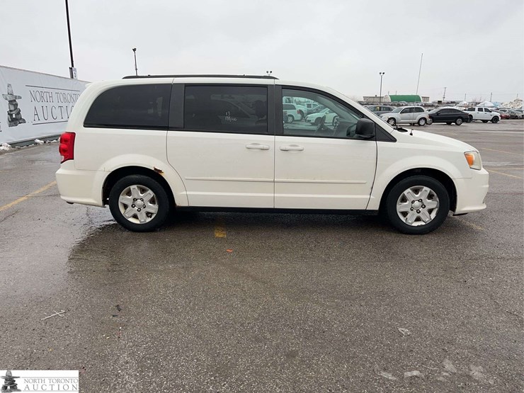 2013-dodge-grand-caravan-se-image-4