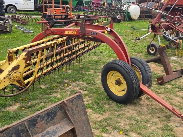 new-holland-258-image-1