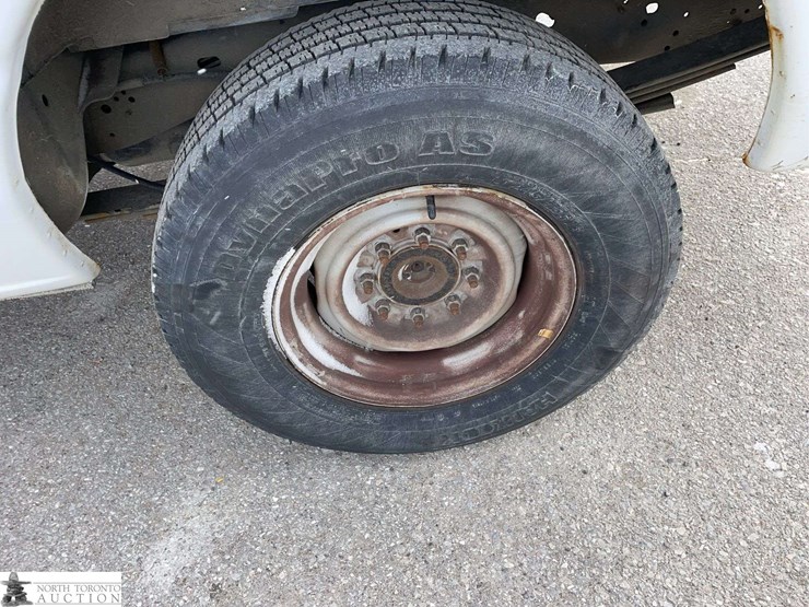 2014-ford-cargo-image-22