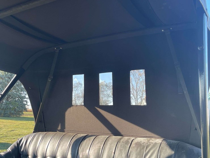 1917-model-t-touring-image-56