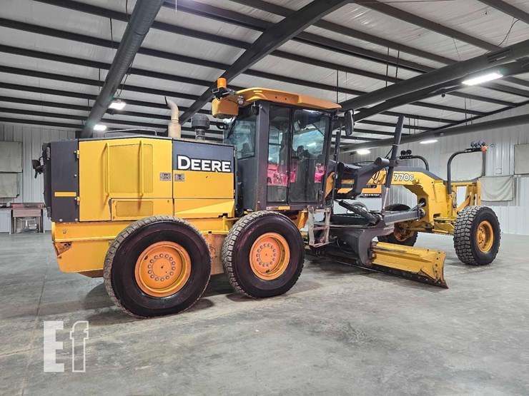 2009-deere-770g-image-3