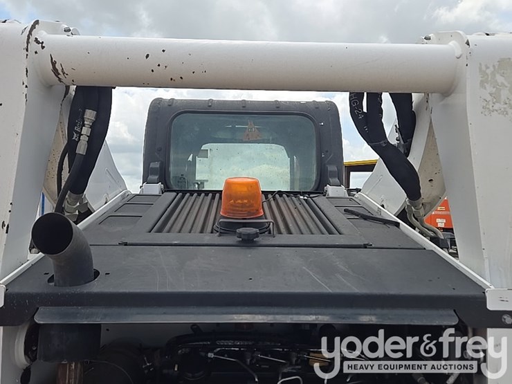 2021-bobcat-t740-image-42