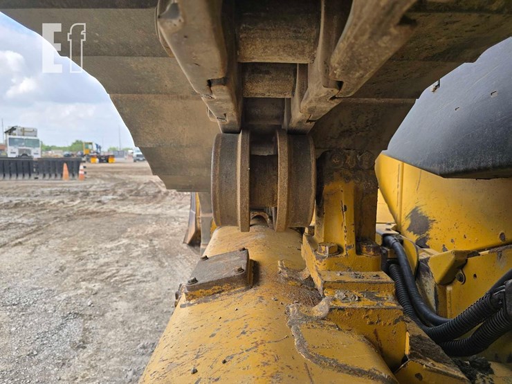 2019-caterpillar-d6-xe-lgp-image-36