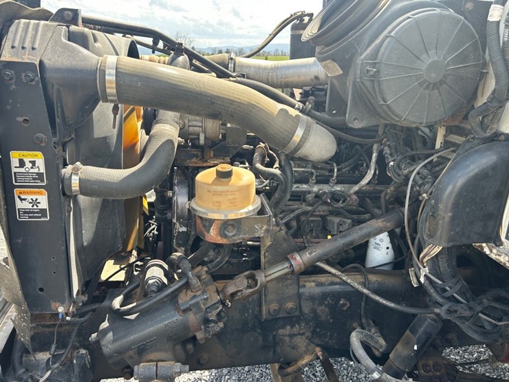 2005-peterbilt-335-image-21