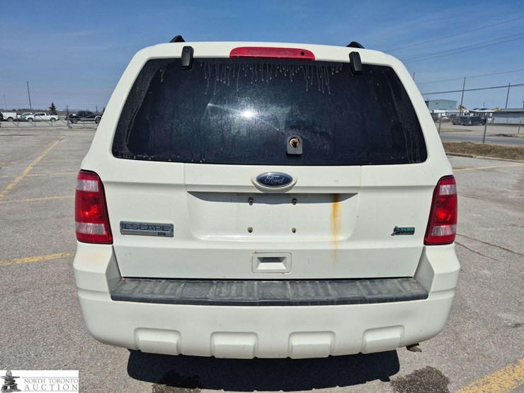 2010-ford-escape-image-6