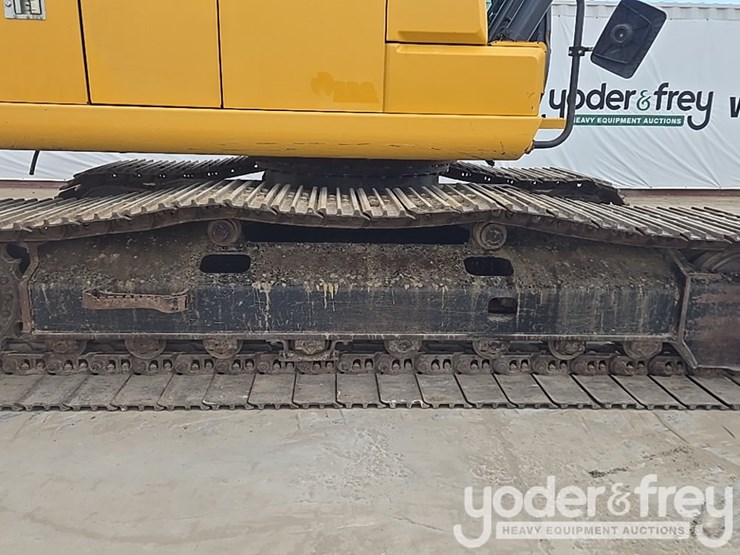 2017-deere-210g-lc-image-19