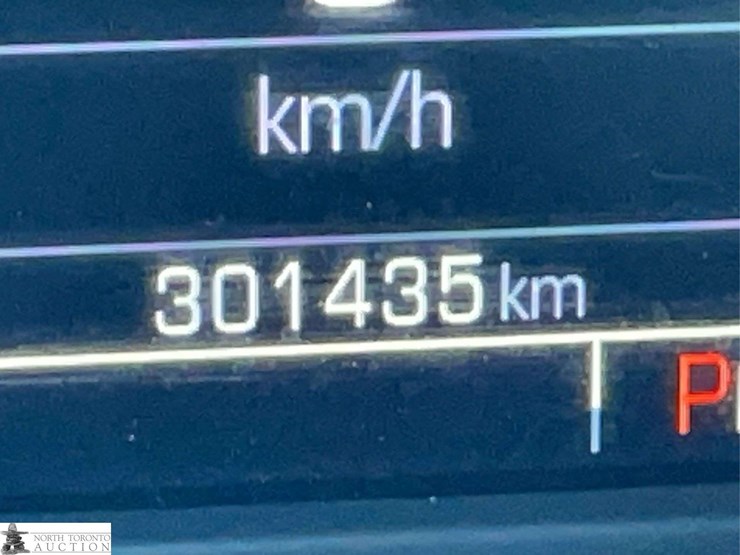 2019-chevrolet-suburban-image-17