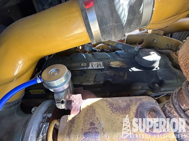 2012-caterpillar-d6t-image-11