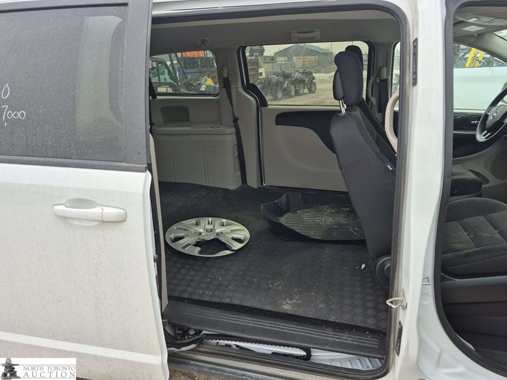 2020-dodge-grand-caravan-sxt-image-25