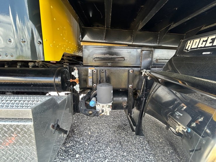 2005-peterbilt-335-image-16