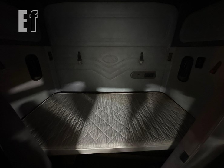 2010-mack-pinnacle-cxu613-image-24