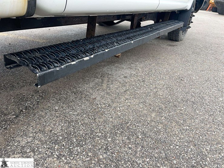 2019-ford-f350-image-32