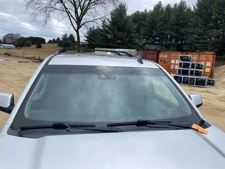 2015-chevrolet-suburban-image-16