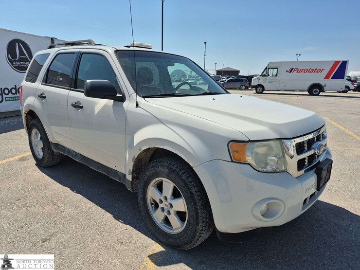 2010-ford-escape-image-3