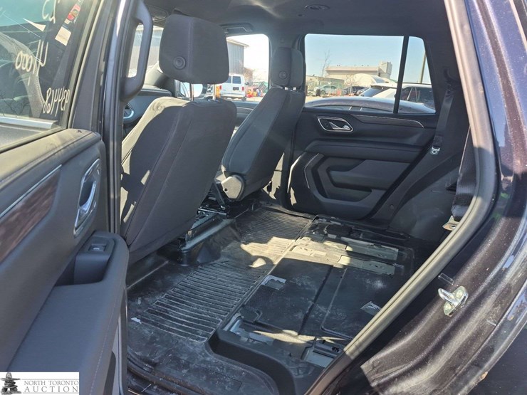 2023-chevrolet-tahoe-image-35