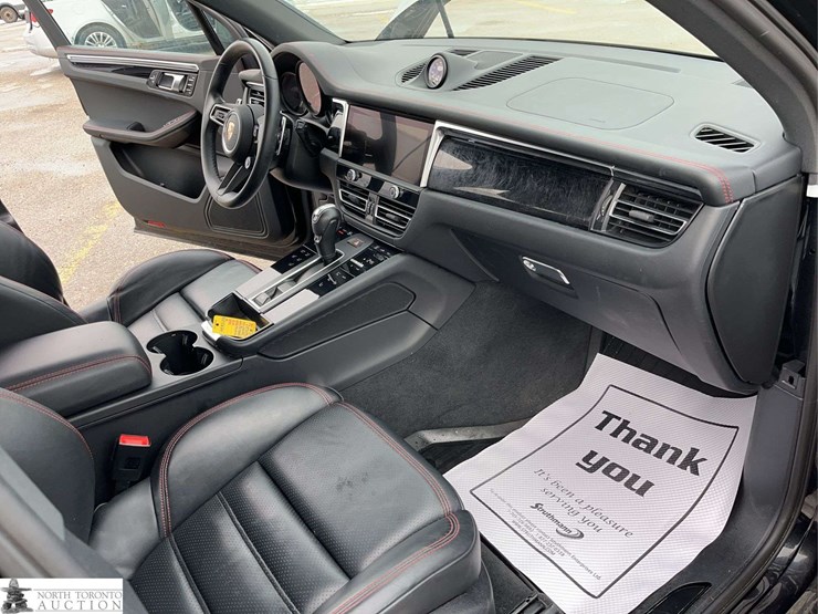 2024-porsch-macan-gts-image-31