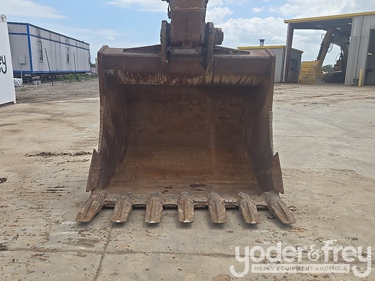 2015-komatsu-pc490-lc-11-image-28