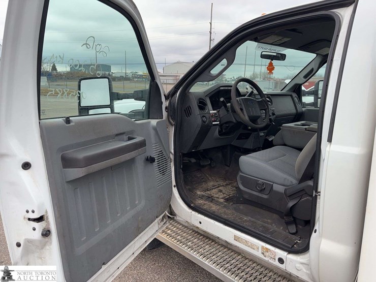 2012-ford-f550-image-10
