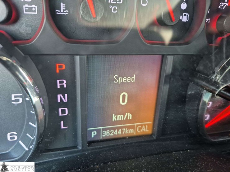 2017-chevrolet-tahoe-image-19