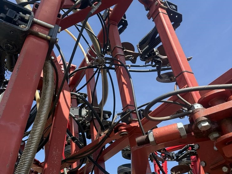 2011-case-ih-3430-image-65