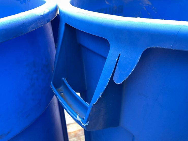 #3946-•-(2)-rubbermaid-brute-55-gallon-trash-barrels-image-10