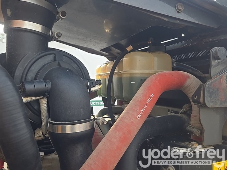 2016-case-750m-image-47