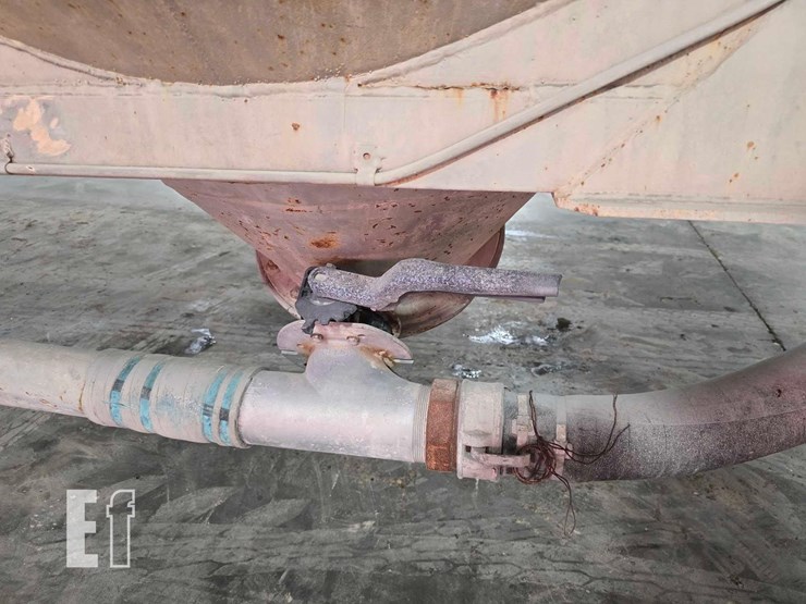 40-foot-pneumatic-tank-trailer-image-17