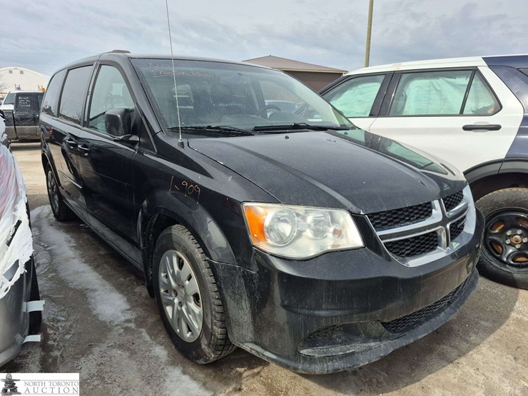 2016-dodge-grand-caravan-sxt-image-3