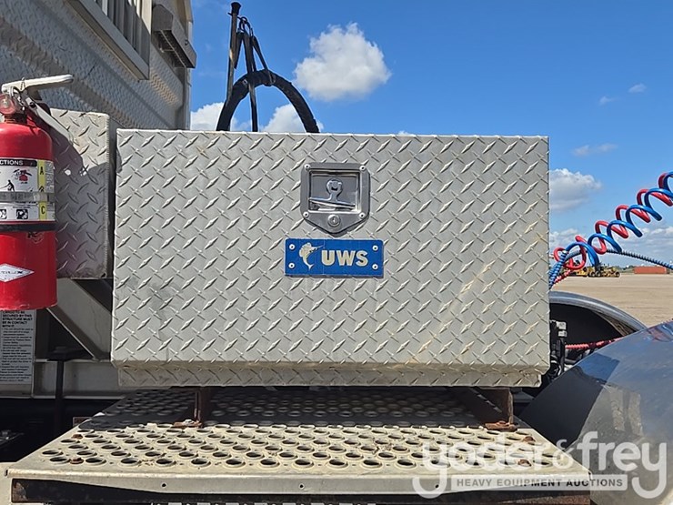 2014-kenworth-t880-image-42