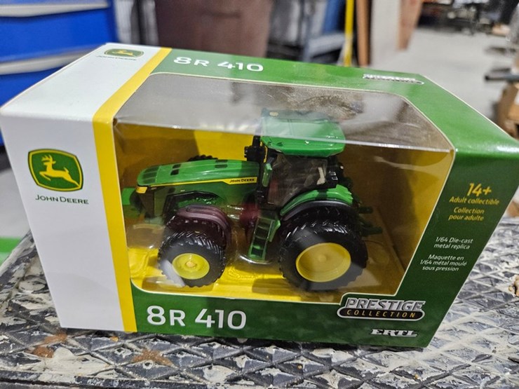 #1001-•-john-deere-8r-410-1/64-die-cast-toy-tractor-image-1