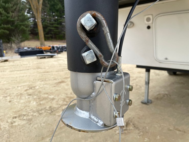 #201-•-2014-palomino-puma-253-fbs-27'-fifth-wheel-camper-(has-wi-title)-image-42