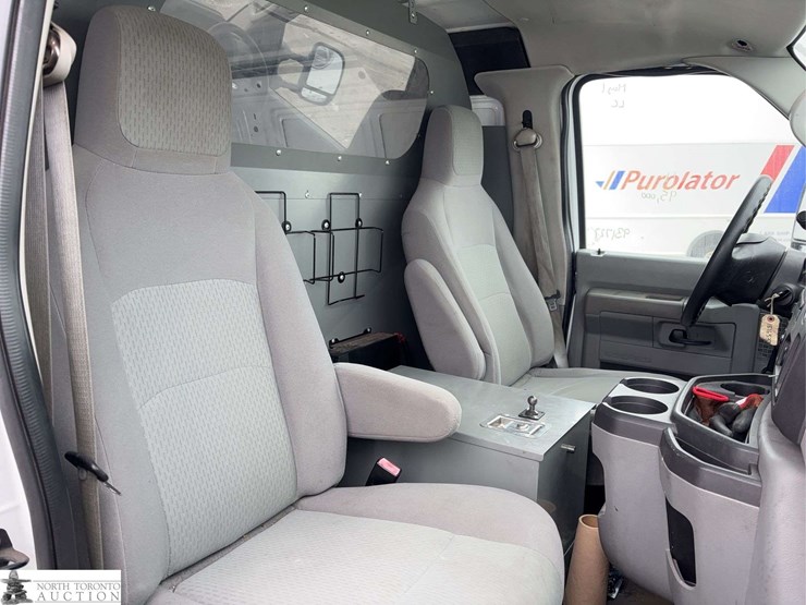 2011-ford-cargo-image-21