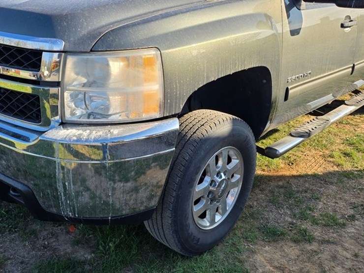 2011-chevrolet-2500-image-6