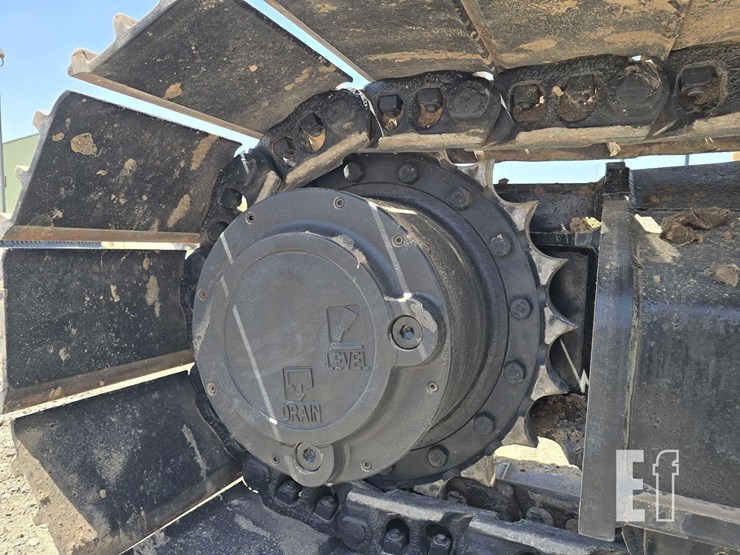 2020-caterpillar-326-image-31