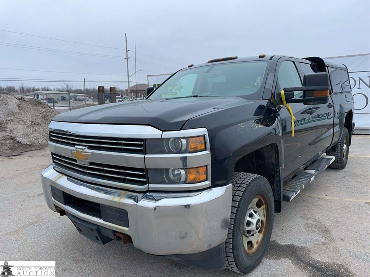 2015-chevrolet-silverado-2500hd-image-1