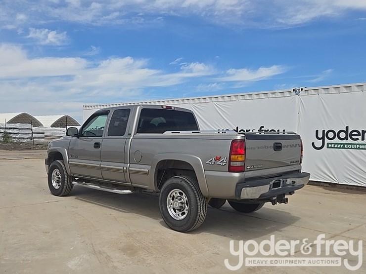 2002-chevrolet-silverado-2500hd-image-3