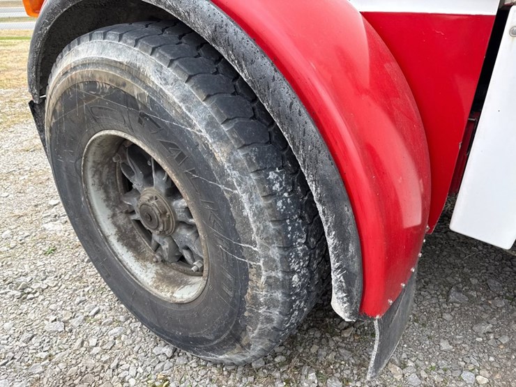 1990-peterbilt-357-image-52