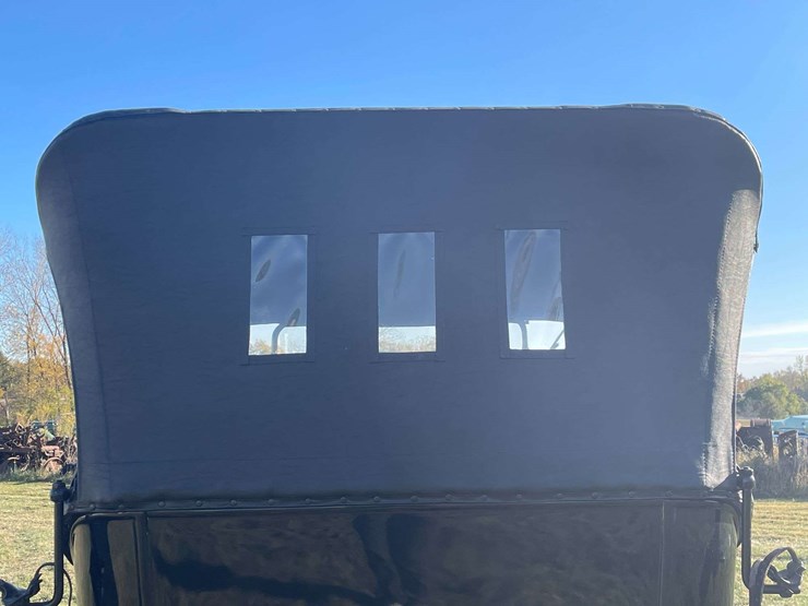 1917-model-t-touring-image-37