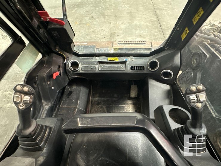 2021-jcb-3ts-8t-image-15