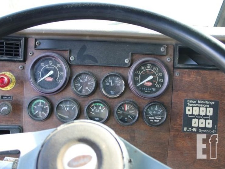 1995-peterbilt-330-image-10