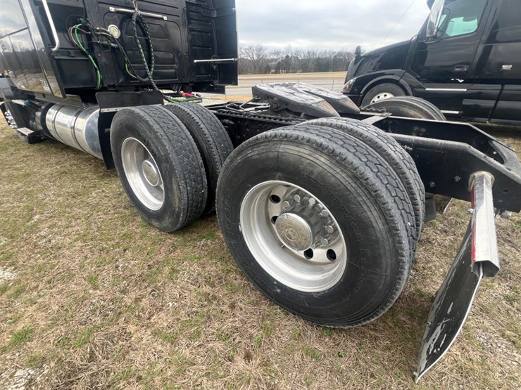 #31955-•-2012-volvo-vnl-tandem-axle-truck-tractor-image-17