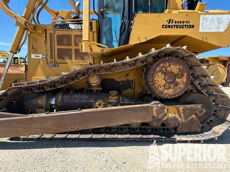 2012-caterpillar-d6t-image-6