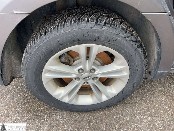 2015-ford-taurus-image-22