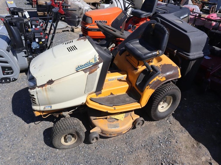 cub-cadet-riding-tractor-image-4