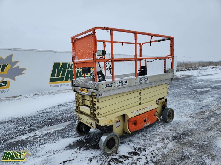 2014-jlg-3246es-image-1
